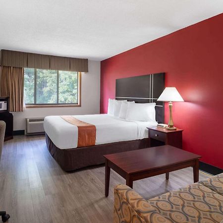 Travelodge By Wyndham Merrill Eksteriør bilde