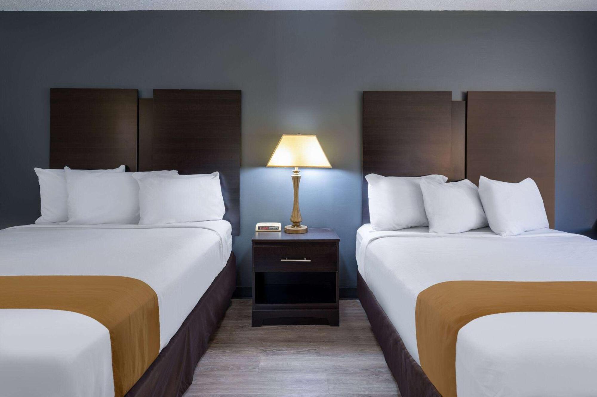 Travelodge By Wyndham Merrill Eksteriør bilde