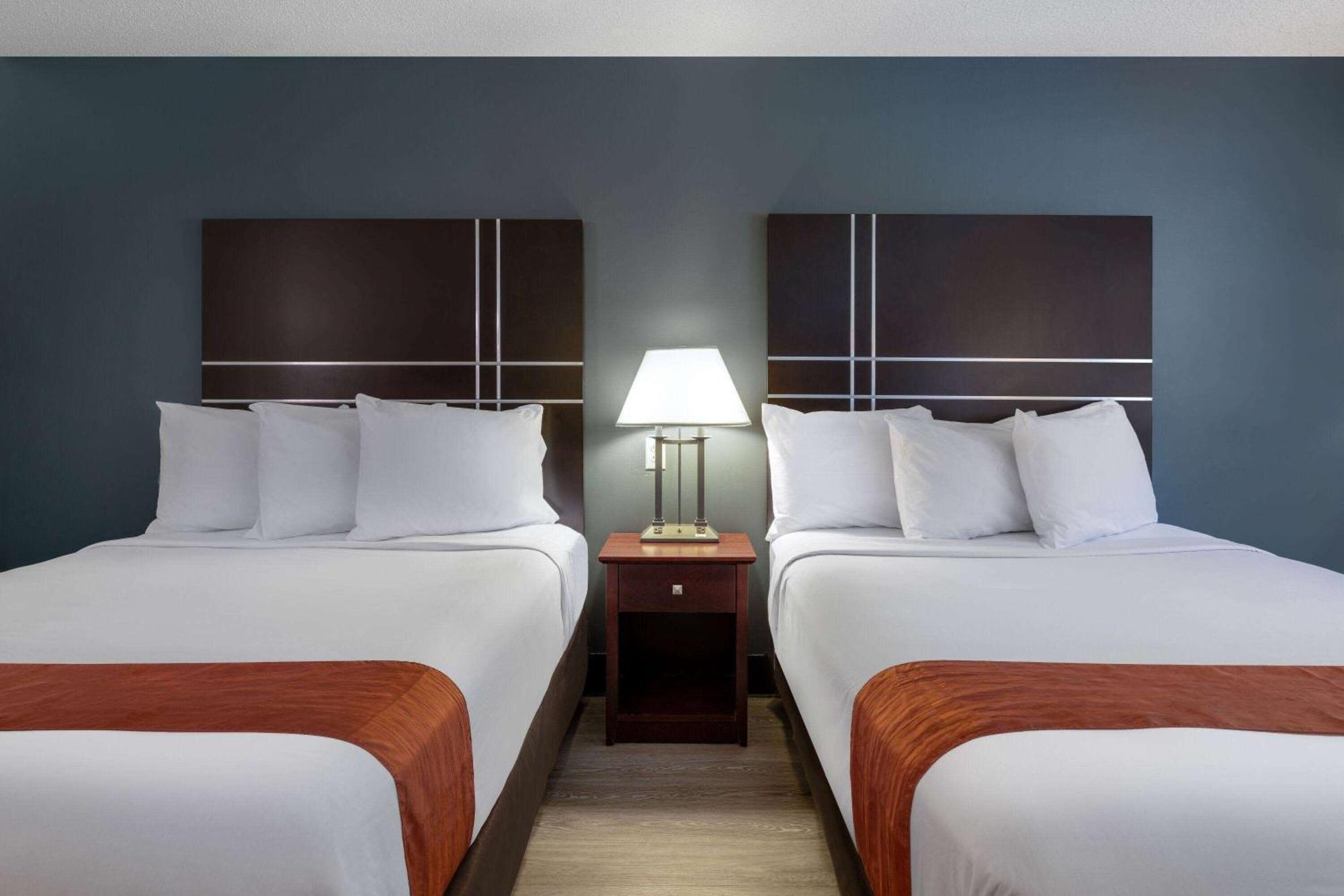 Travelodge By Wyndham Merrill Eksteriør bilde