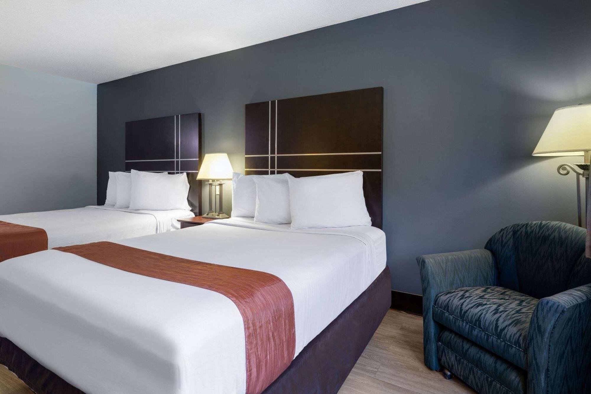 Travelodge By Wyndham Merrill Eksteriør bilde