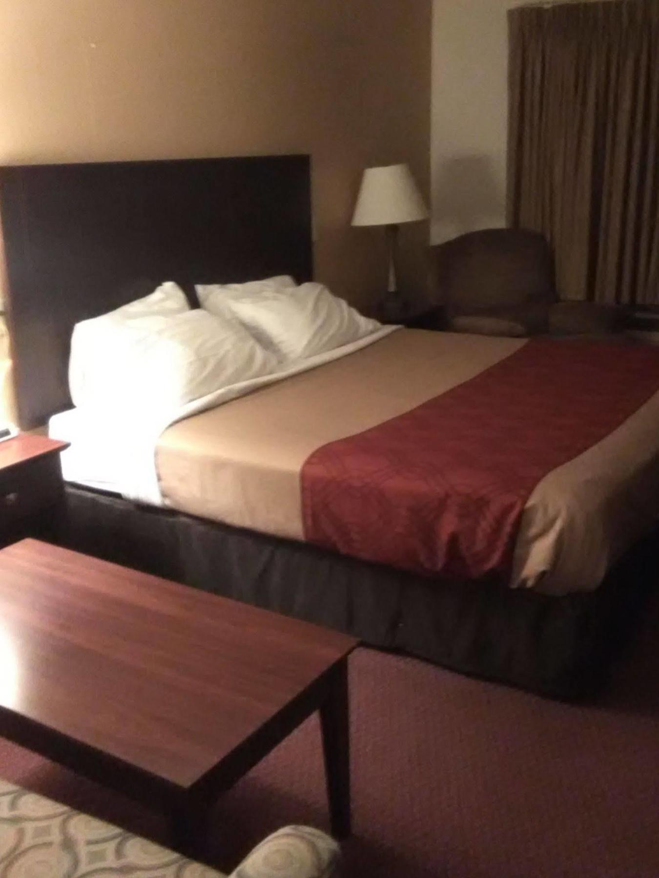 Travelodge By Wyndham Merrill Eksteriør bilde