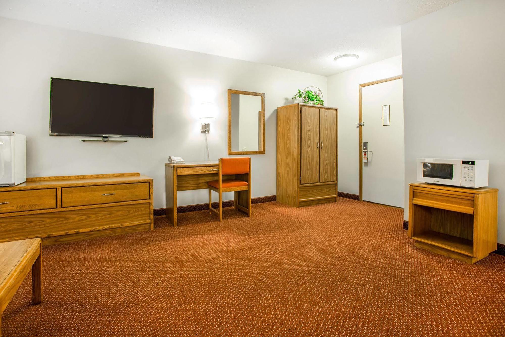 Travelodge By Wyndham Merrill Eksteriør bilde