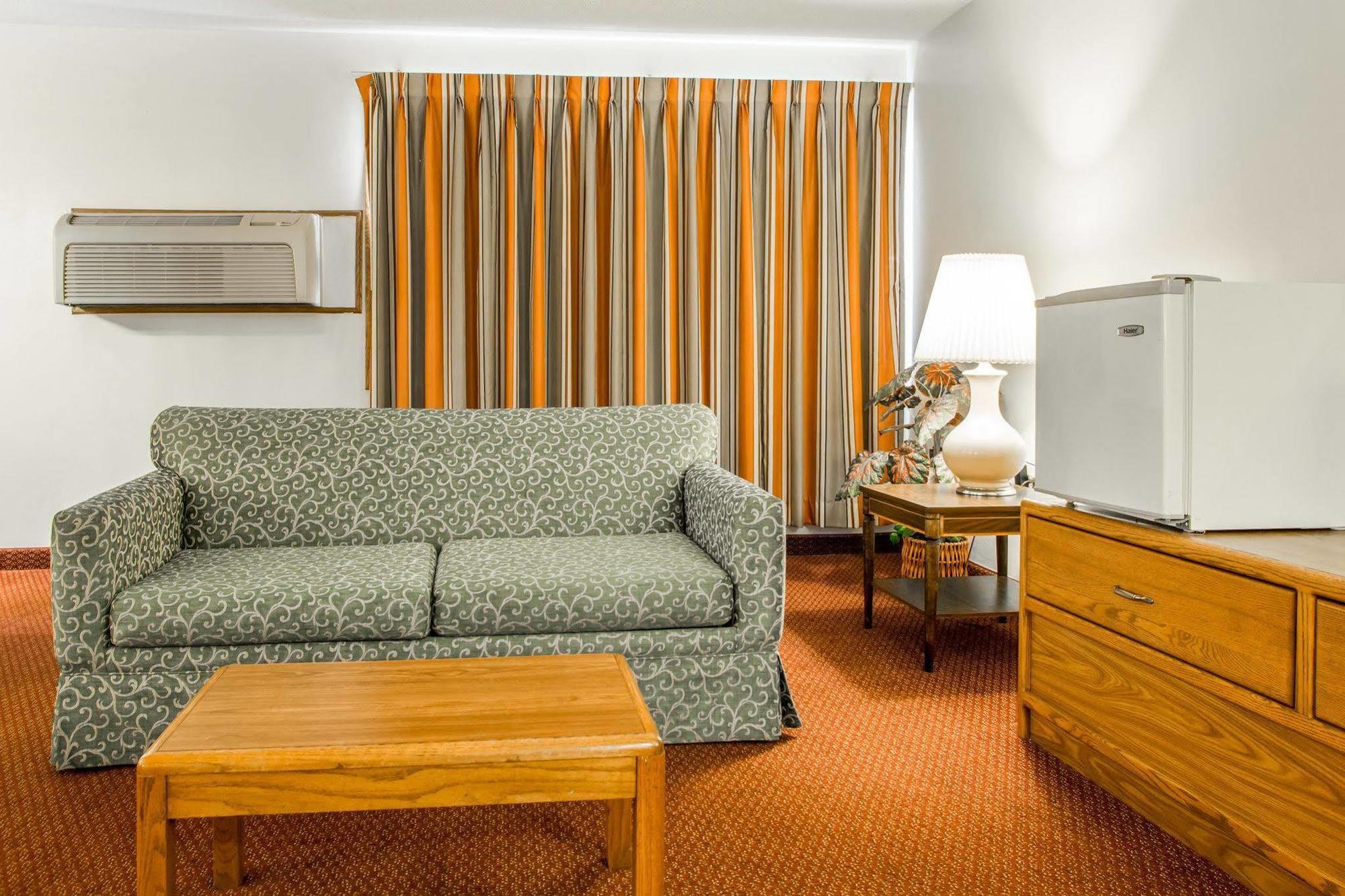 Travelodge By Wyndham Merrill Eksteriør bilde