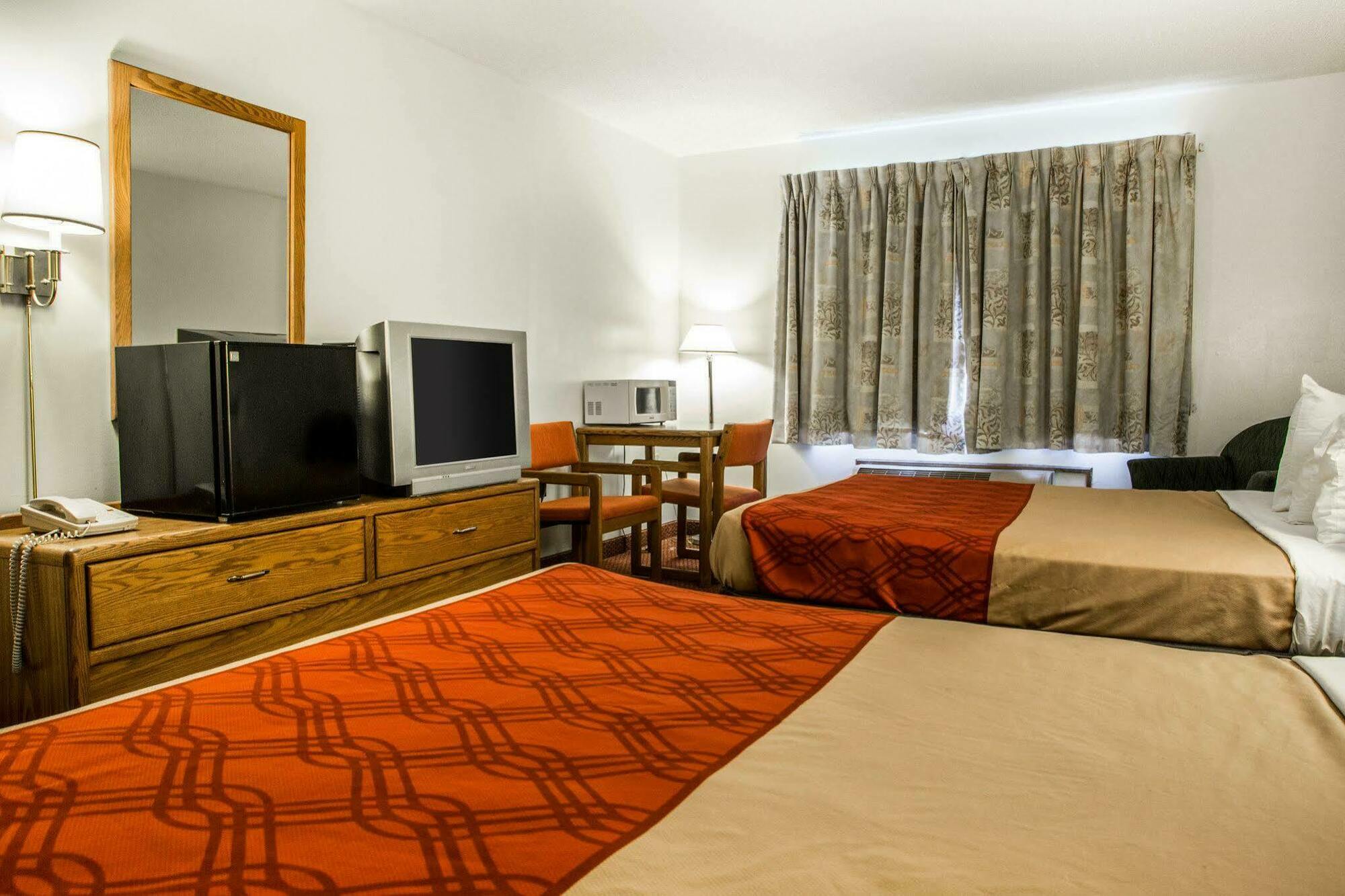 Travelodge By Wyndham Merrill Eksteriør bilde